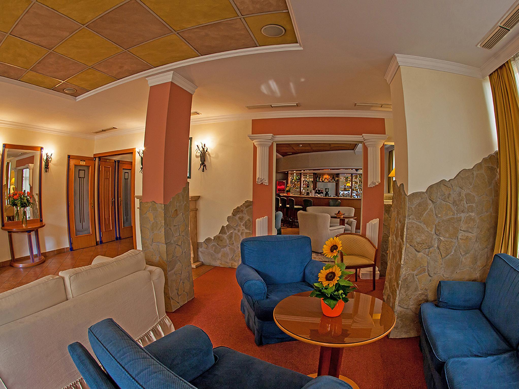 Hotel Mediterran Budapest Exteriör bild