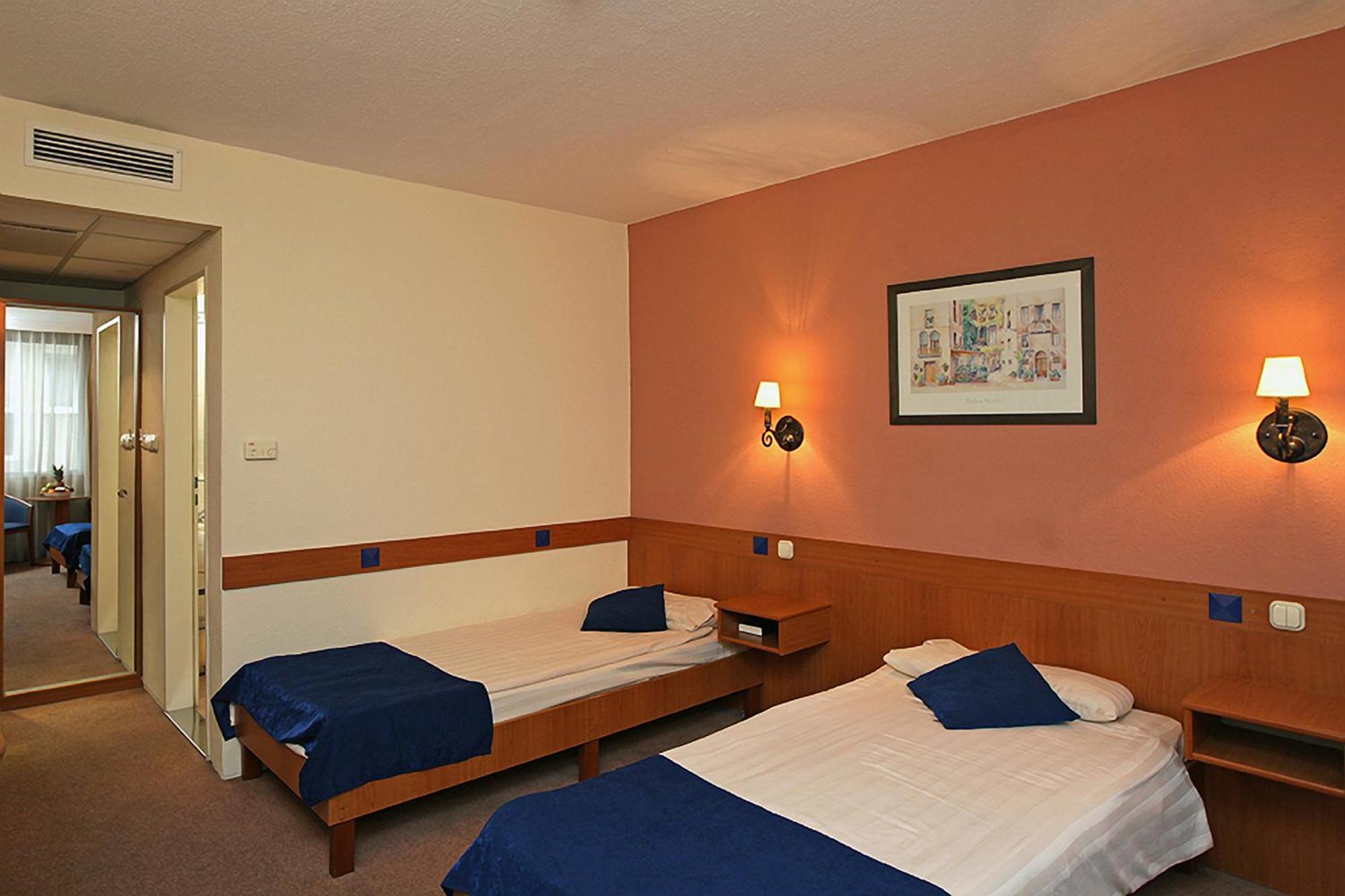 Hotel Mediterran Budapest Rum bild