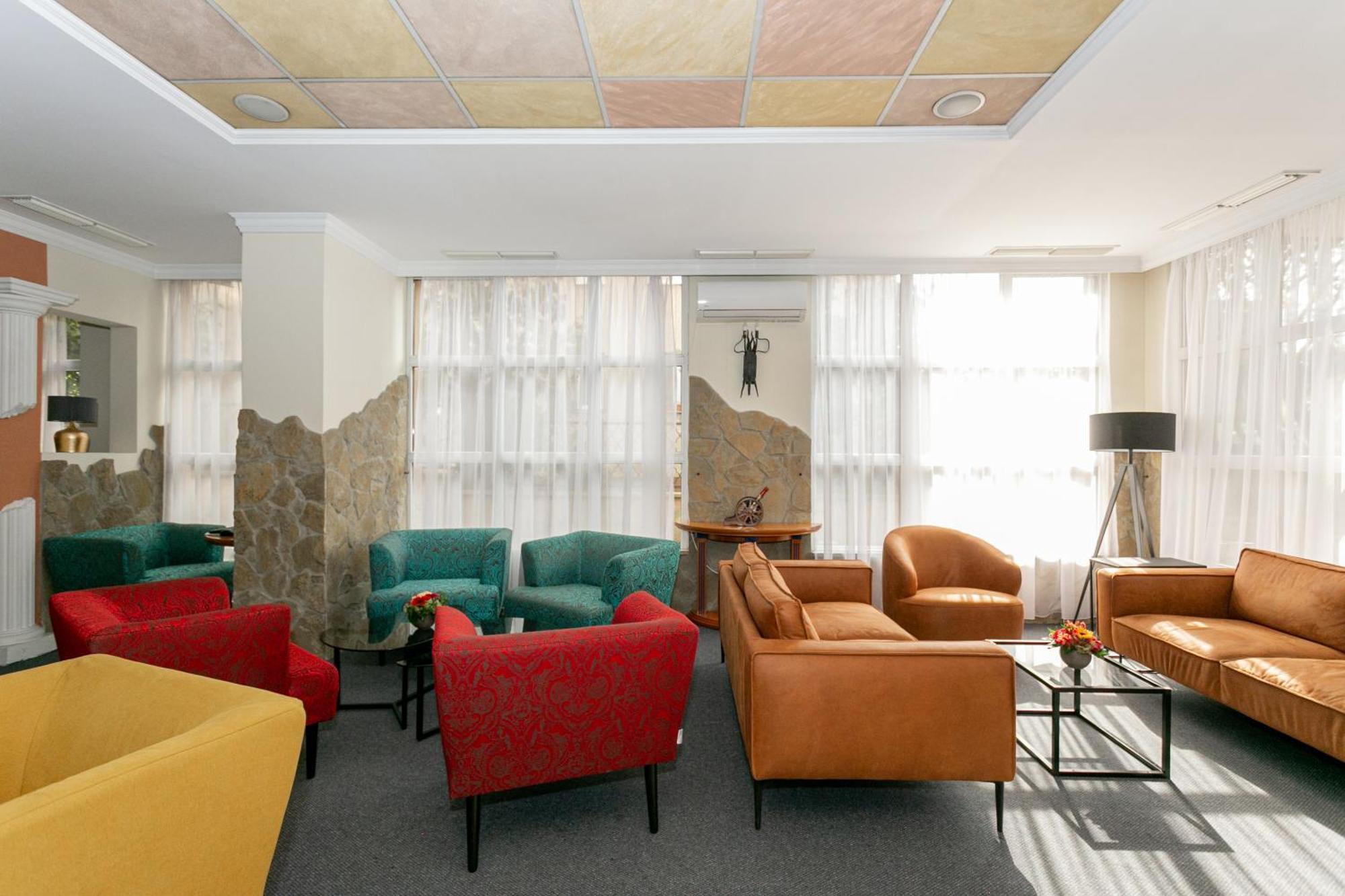 Hotel Mediterran Budapest Exteriör bild