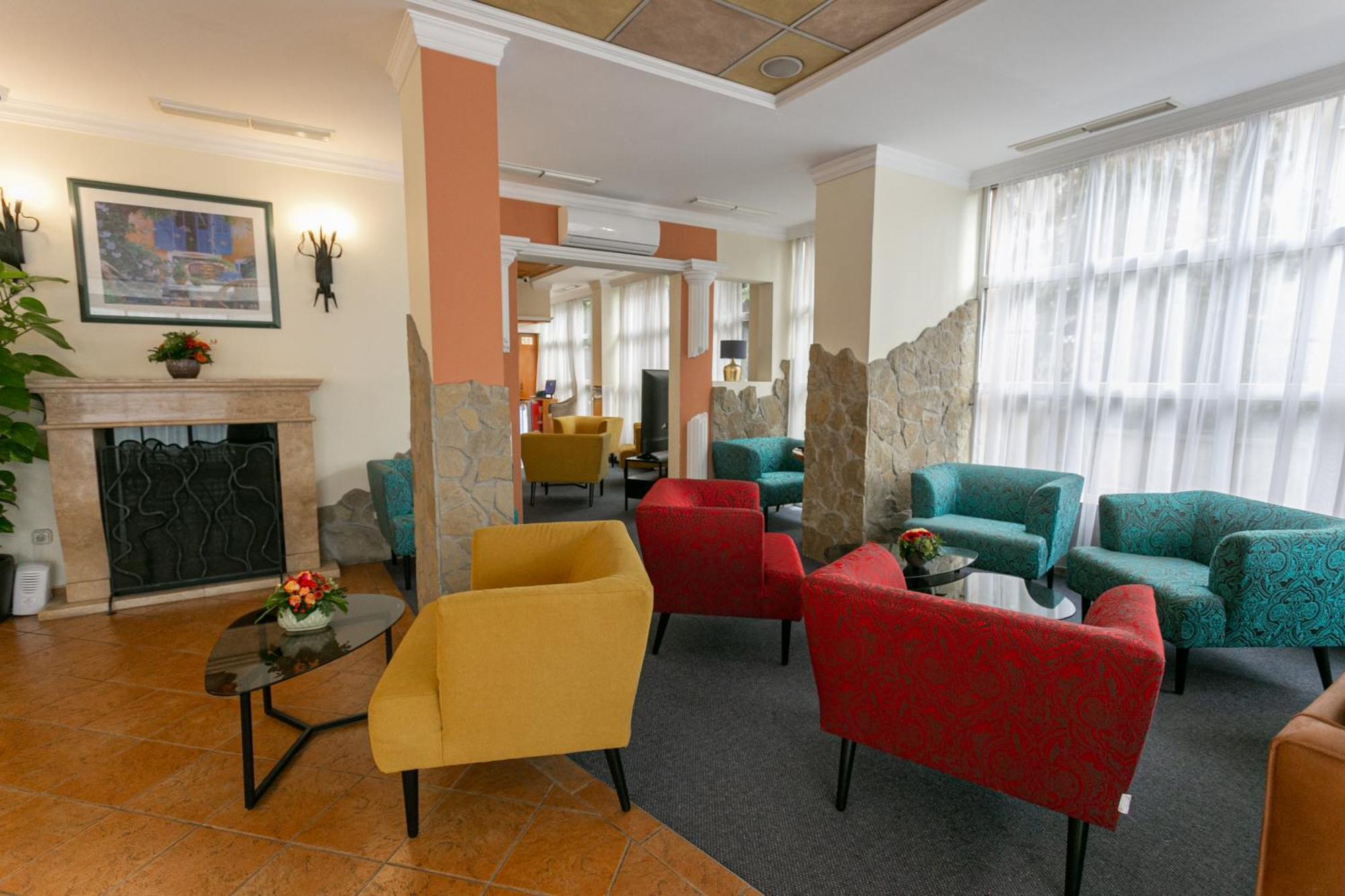 Hotel Mediterran Budapest Exteriör bild