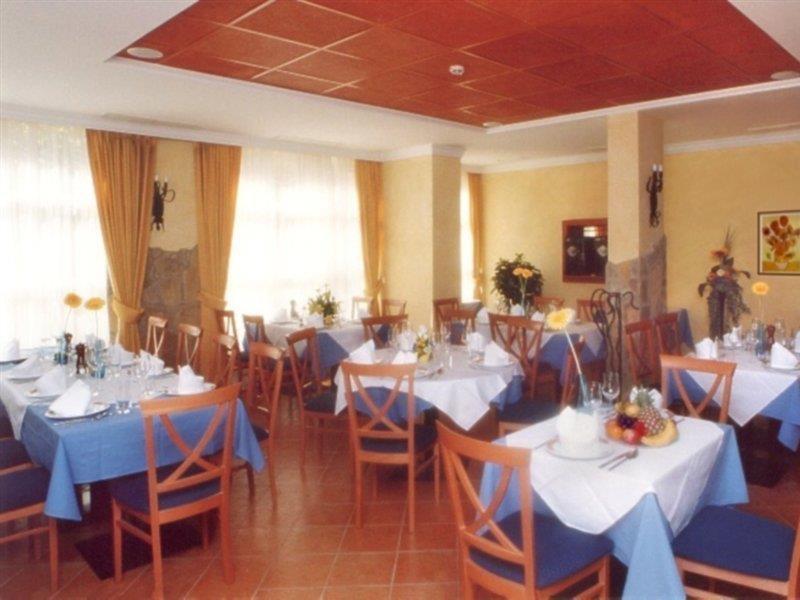 Hotel Mediterran Budapest Exteriör bild
