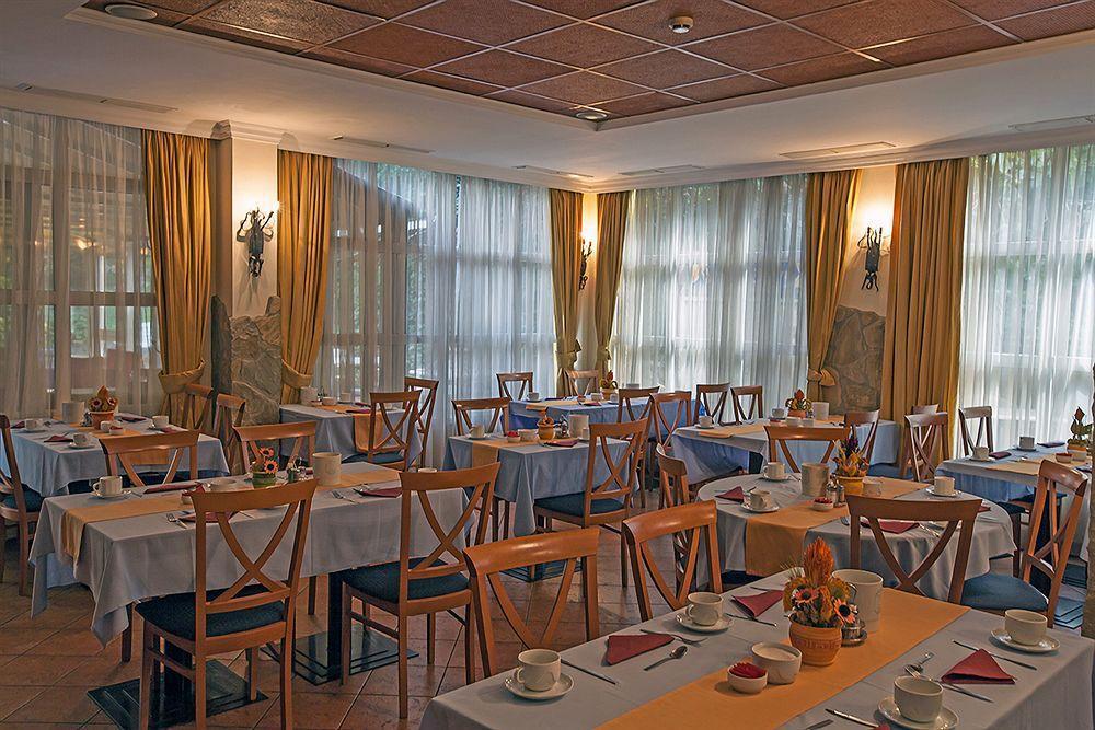 Hotel Mediterran Budapest Exteriör bild