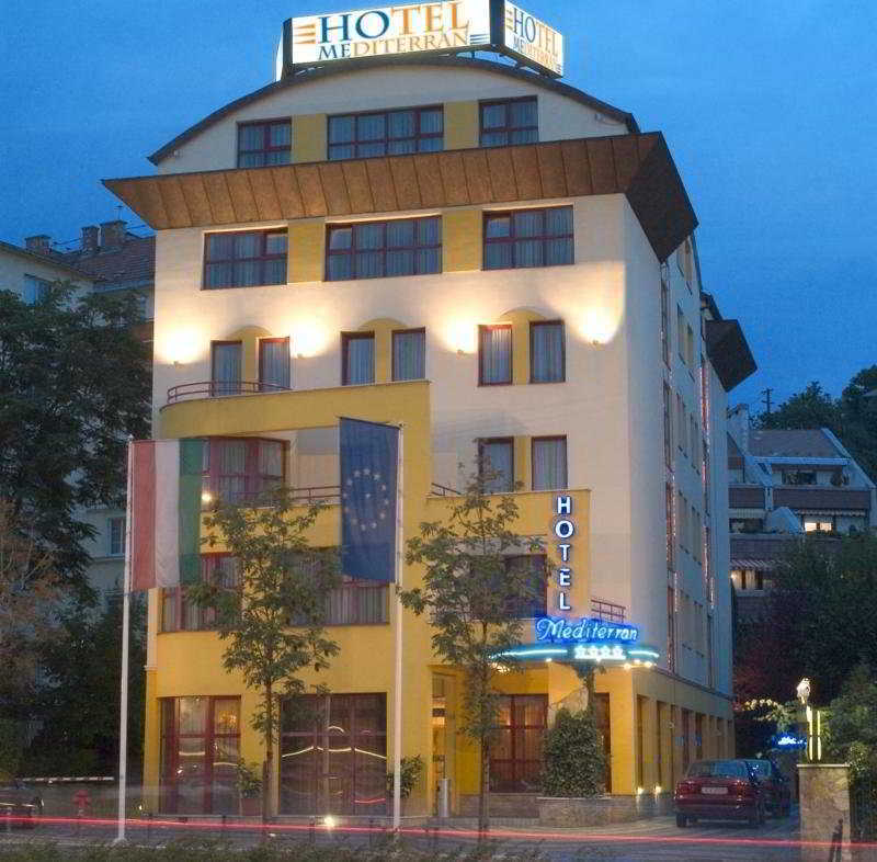 Hotel Mediterran Budapest Exteriör bild